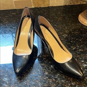 Kelly & Katie Elegant Black Pumps